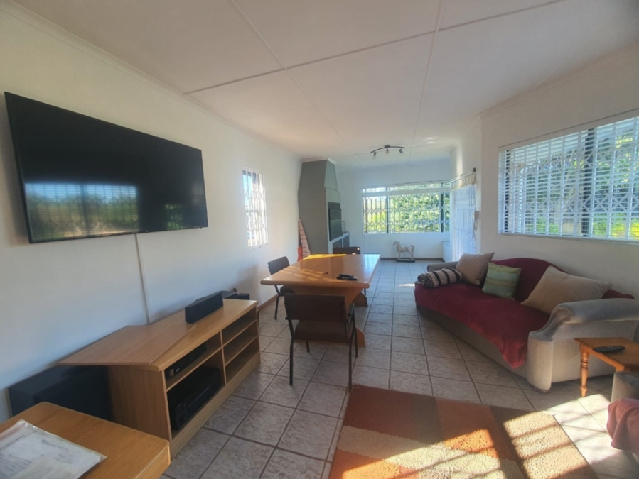 To Let 4 Bedroom Property for Rent in Beacon Bay Eastern Cape